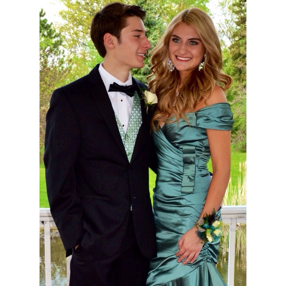 Teri Jon Emerald green mermaid gown prom